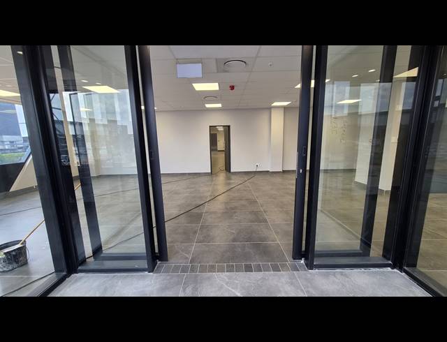 7,283M² WAREHOUSE TO LET IN JET PARK